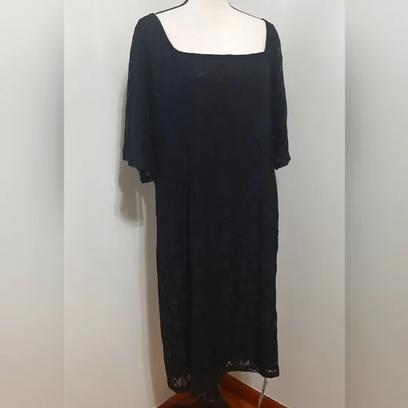 *FINAL SALE* NWT Black All- Over Lace Plus Size Midi Dress - Picture 3 of 6